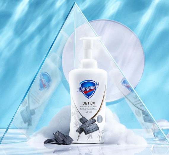 Hop in the shower with the NEW Safeguard Detox Foaming Body Wash