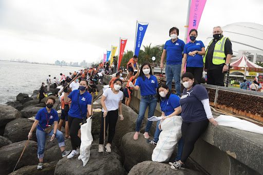 SM Prime Holdings hold the 2022 International Coastal Cleanup together with SM Cares, SM By the Bay